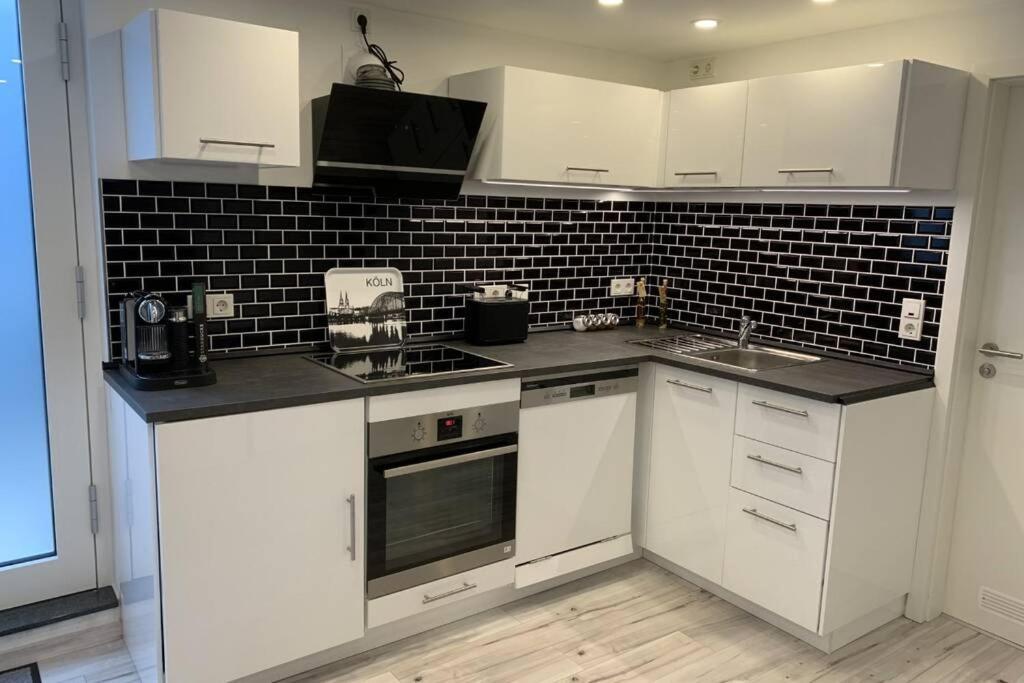 Modern Renovated Apartment Suited For Business Consultants - In Close Distance To Dt, Dhl And Un Campus - Reserved Parking Бонн Екстер'єр фото