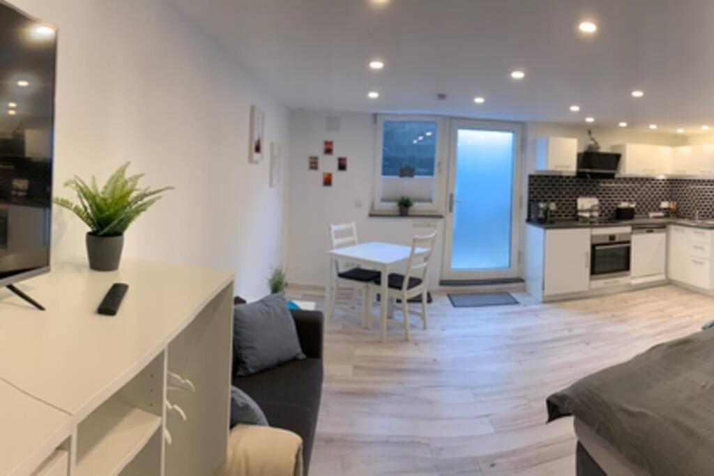 Modern Renovated Apartment Suited For Business Consultants - In Close Distance To Dt, Dhl And Un Campus - Reserved Parking Бонн Екстер'єр фото