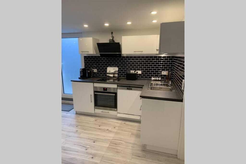 Modern Renovated Apartment Suited For Business Consultants - In Close Distance To Dt, Dhl And Un Campus - Reserved Parking Бонн Екстер'єр фото